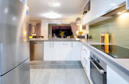 Gold Coast House | Waterfront oasis marina style