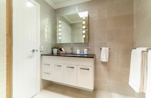 Gold Coast House | Waterfront oasis marina style