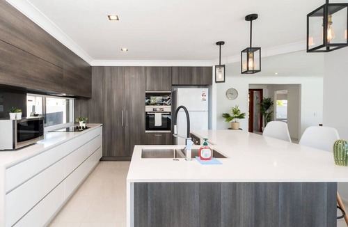 Runaway Bay House | Waterfront Resort-Style Retreat - Runaway Bay