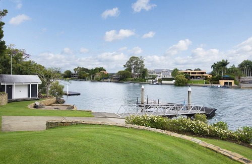Ashmore House | Waterfront Retreat, Broadbeach Waters