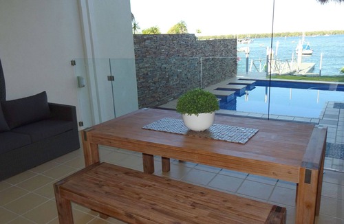 Runaway Bay House | Waterfront Splendor