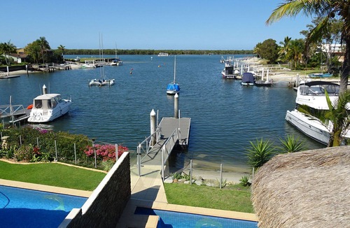 Runaway Bay House | Waterfront Splendor