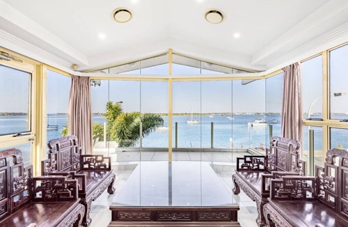 Labrador House | WaterFront Stunning Antique 4Rms/7Beds HolidayHome