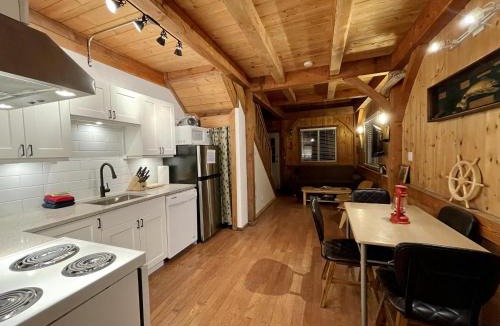 Ucluelet House | Waterfront Timber Frame Cottage!