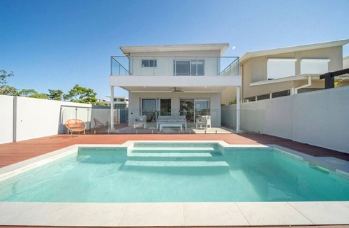 Helensvale House | Waterfront Wonderland - Family