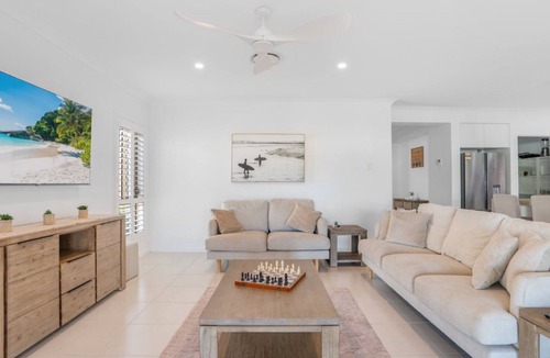 Banksia Beach House | Waters Edge, TOP NOTCH