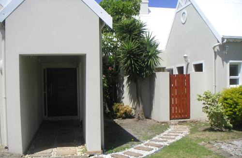 Marina Martinique House | Waterside Living MM1297