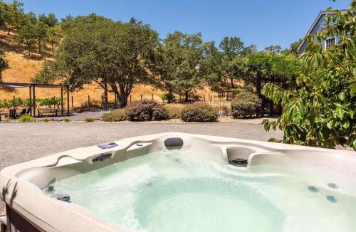 Geyserville House | Wc Oasis With Hot Tub - Wine Tastings Included