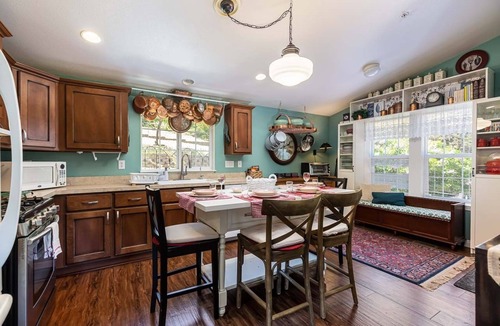 Julian Cabin | Weber's Woods Cabin- close to all your favorite Julian events and lake fun!