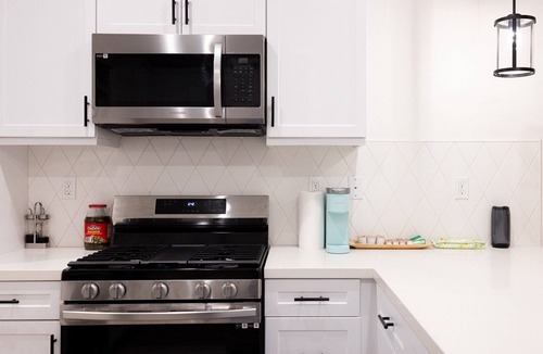 Ontario Apartment | Weekly Discount! - Near Airport, Costco, Sam's & Ontario Mall! 2-Bed, 2.5-Bath