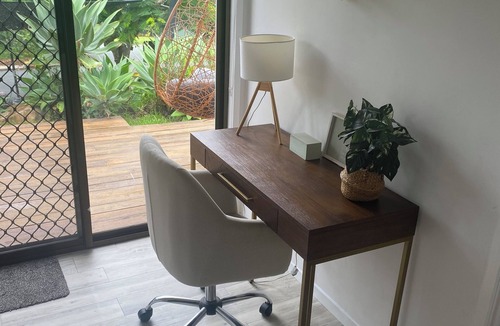 Robina Cottage | Welcome to our serenity in the Gold Coast which is "Bee Cottage".n
