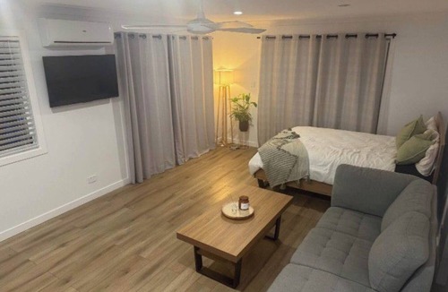 Runaway Bay House | Welcome To Pebble Beach Retreat Hope You Enjoy Your Stay With Us nnThank You😁