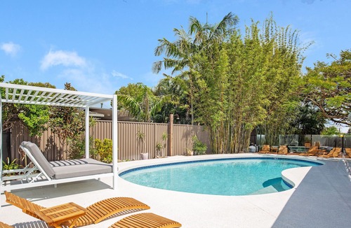 Burleigh Waters Apartment | Welcoming Studio with Pool Outlook