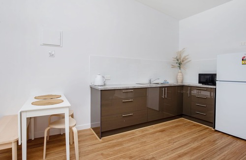 Burleigh Waters Apartment | Welcoming Studio with Pool Outlook