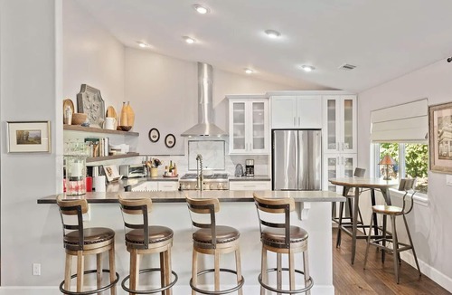 Los Alamos Other | Well Appointed Farmhouse /In Town /Chef's Kitchen /Fireplace /Dog Friendly
