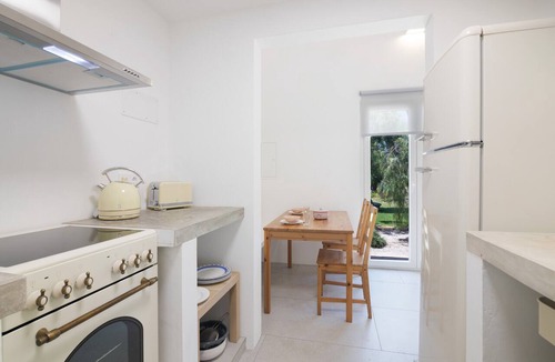 Moncarapacho e Fuseta Cottage | Wellness Garden Cottage with Yoga, Pilates and Natural Pond