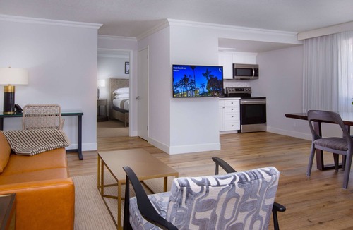 West Beach Hotel | West Beach Inn, a Coast Hotel