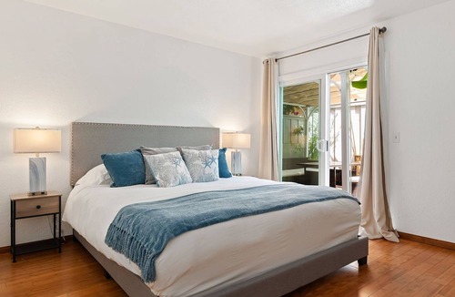 West Beach Condo | West Beach Vista-Walk to the Beach