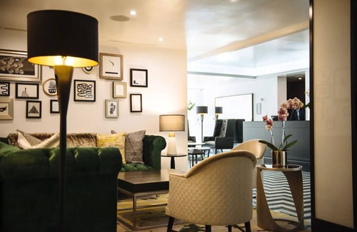 Norma Triangle Hotel | West Hollywood Oasis | Rooftop Pool & Luxury Suites l 2 Signature King Suite