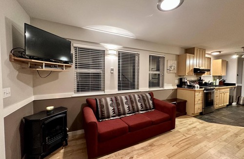 Ucluelet House | West Wind Cottage