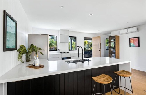 Venice House | Westminster Bungalow - Front House with Private Entrance