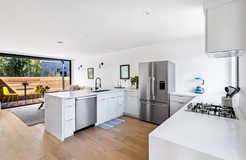 Venice House | Westminster Bungalow - Front House with Private Entrance