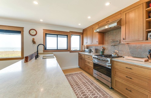 Caspar House | Whale Watch + Stargaze: Luxe Oceanfront Escape!