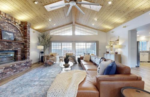 Vallecito House | 'Whispering Oaks Estate' w/Pool & View in Murphys