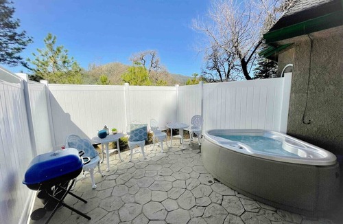 Ahwahnee Condo | White Feather Suite - Hot Tub - Private - Sleeps 2