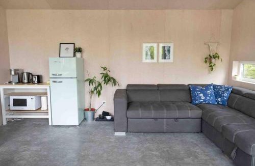 Ucluelet Apartment | WHITE HAUS Close to beach and trails, Pet friendly
