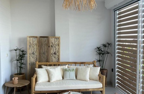 Paea Apartment | White sunset beach