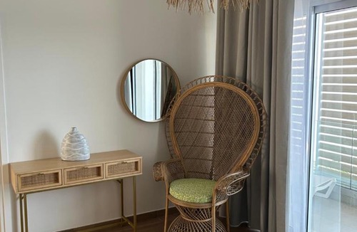 Paea Apartment | White sunset beach