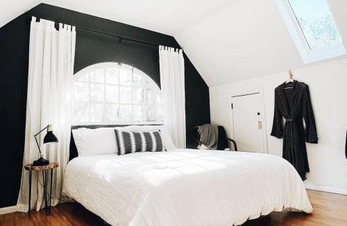 Idyllwild Apartment | Wildland Loft Serene Mountain Retreat w Fireplace AC Fire Pit Hammock Outdoor Lounge Area Record Player Pets OK