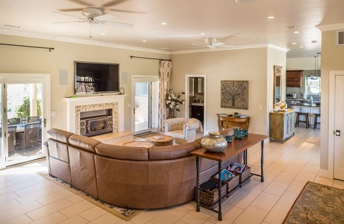 Atascadero House | Wine Country Retreat - Luxury Pool, Spa, Volleyball, Bocce, & More!