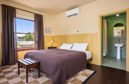 Independence Hotel | Winnedumah Hotel