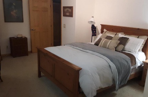 Arnold House | Winterfell Inn - No Xtra Fees, Dog OK, King & Queen Suites