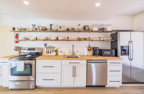 Twentynine Palms House | WKNDR Parkside ܍ By Park Entrance, Hot Tub, Stars, Private