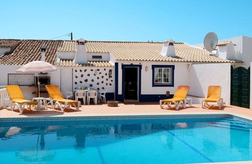 Cerro do Ouro House | Wonderful private villa for 8 people with WIFI, private pool, TV and terrace