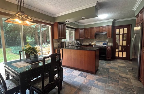 Surrey House | Woodland Manor - Forest Estate Near Crescent Beach