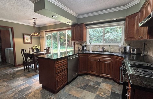 Surrey House | Woodland Manor - Forest Estate Near Crescent Beach