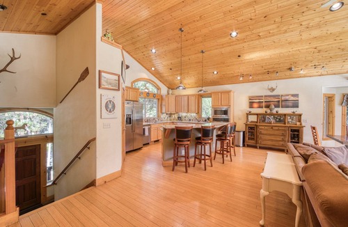 McKinney Estates House | Woodside By Tahoe Getaways - 4BR + Hot Tub + Pool Table + Dog OK