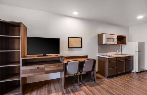 Greenacres Hotel | WoodSpring Suites Bakersfield Airport