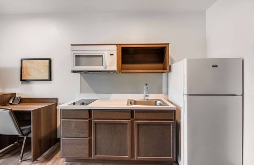 Greenacres Hotel | WoodSpring Suites Bakersfield Airport