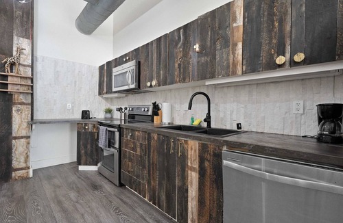 Gaslamp Quarter Apartment | Woolworth Loft -Downtown Apt Sleeps 8 Near Gaslamp