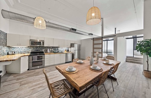 Gaslamp Quarter Apartment | Woolworth Loft - Stay in the Heart of Gaslamp 🌆