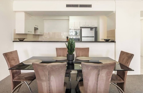 Main Beach Apartment | Xanadu Escape Seaside Resort near Surfers Paradise