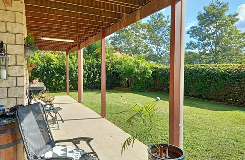 Oxenford Apartment | XL Popular Retreat on River near Warner Brothers Theme Parks