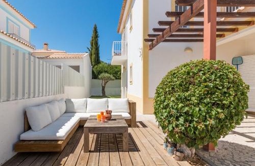 Meco Villa | Yellow house