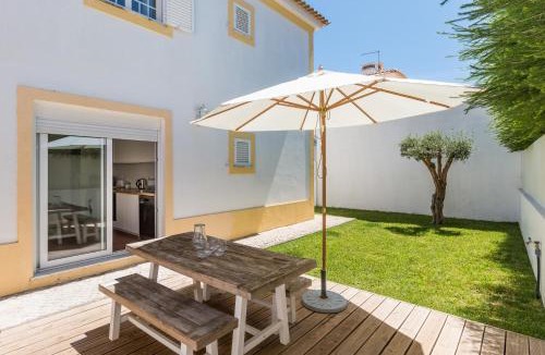 Meco Villa | Yellow house