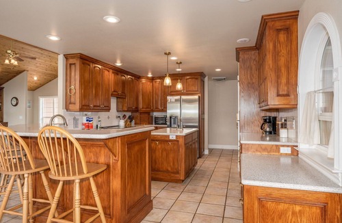 Yosemite Forks House | Yosemite Adventure House with Pool-hot tub-game room!